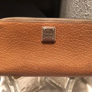 Dooney & Bourke wallet